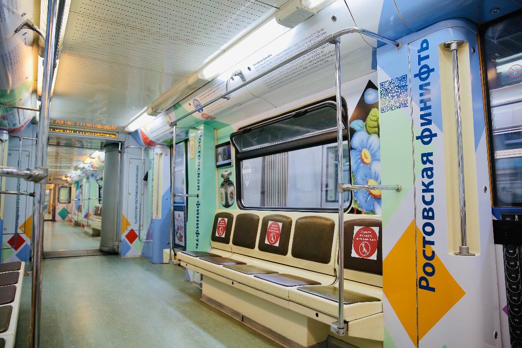 В московском метро запущен поезд, посвященный народным художественным промыслам