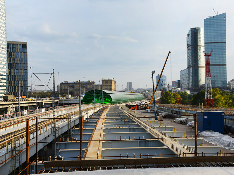 Фермы нового моста будущего МЦД-4 установлены через Москву-реку
