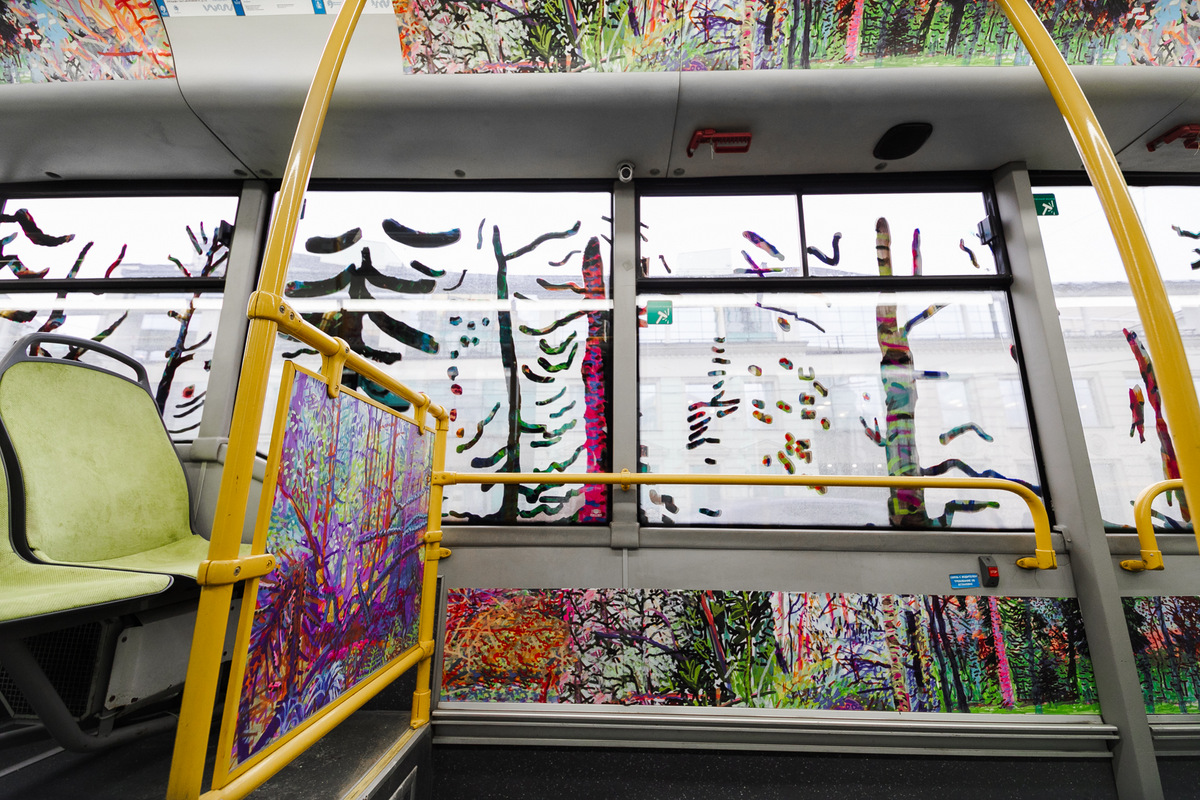 На музейном маршруте появился троллейбус, расписанный художницей Ириной Кориной