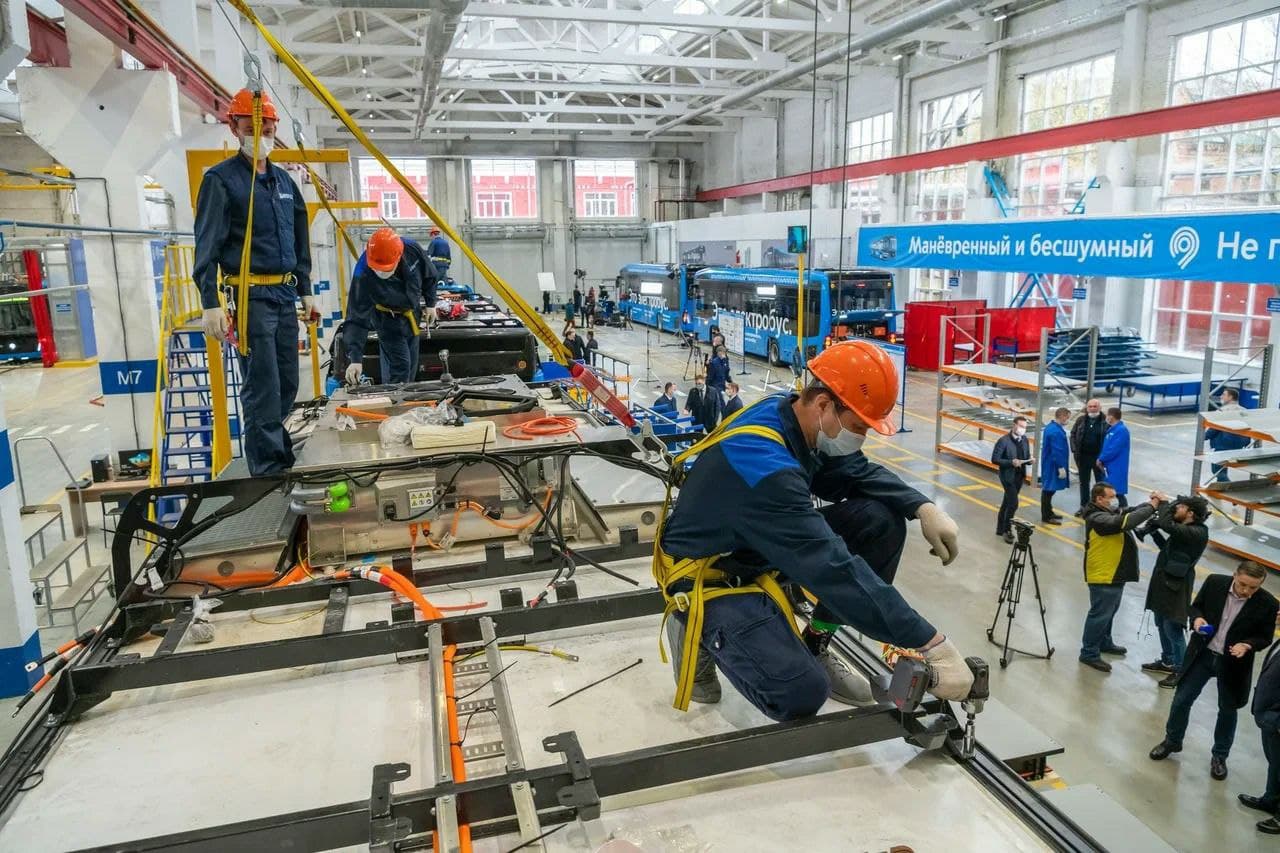 КамАЗ открыл в Москве центр по производству электробусов