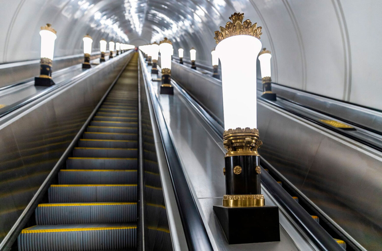 Станция метро "Рижская" открылась после реконструкции