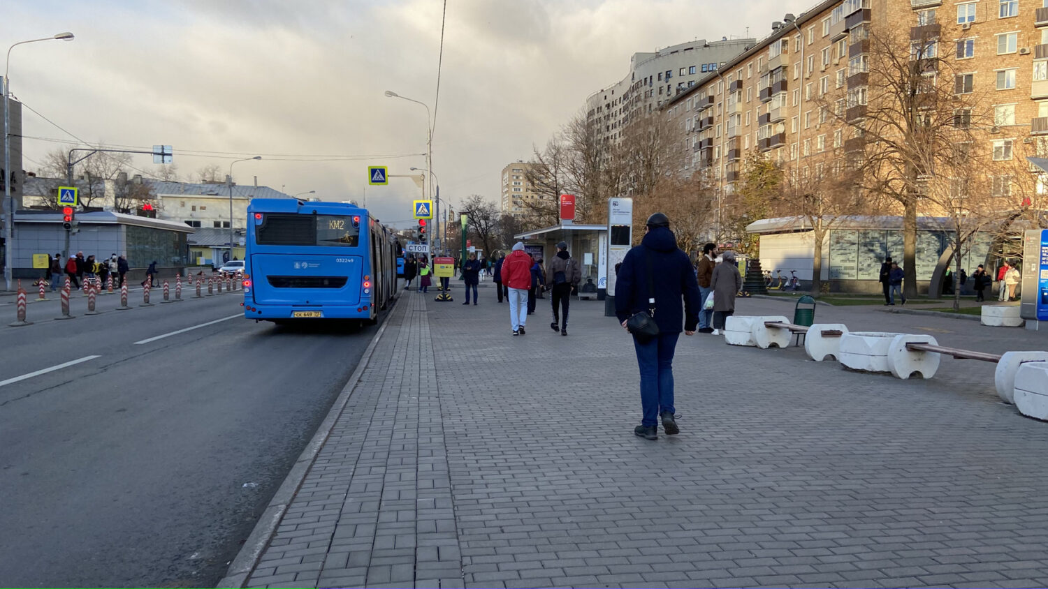 Более 200 тысяч пассажиров перевезли автобусы КМ на юге Москвы 12-13 ноября