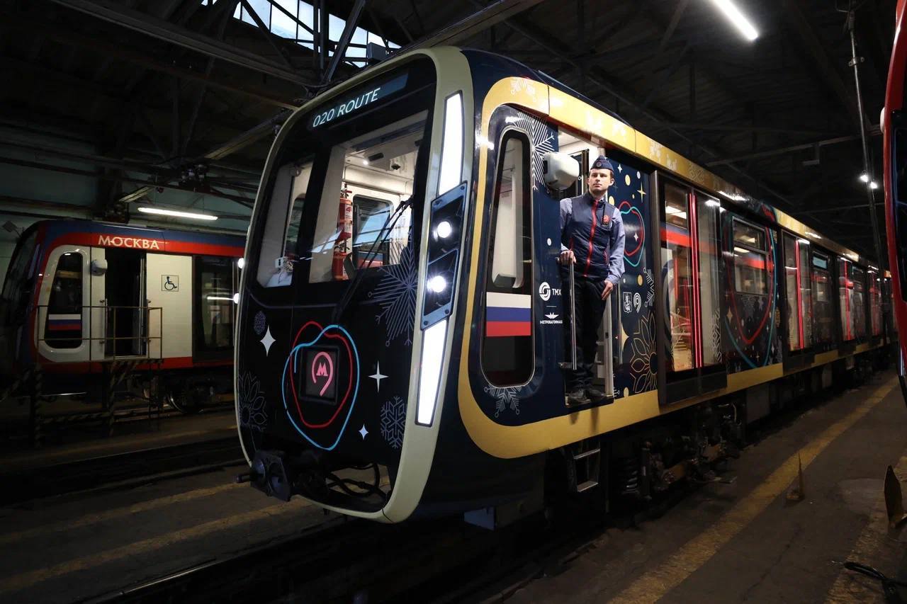 Новогодний поезд "Еж3" вышел на Таганско-Краснопресненскую линию метро