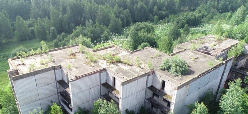 Недостроенное здание пансионата снесли в Мытищах -пишет  msknovosti.ru