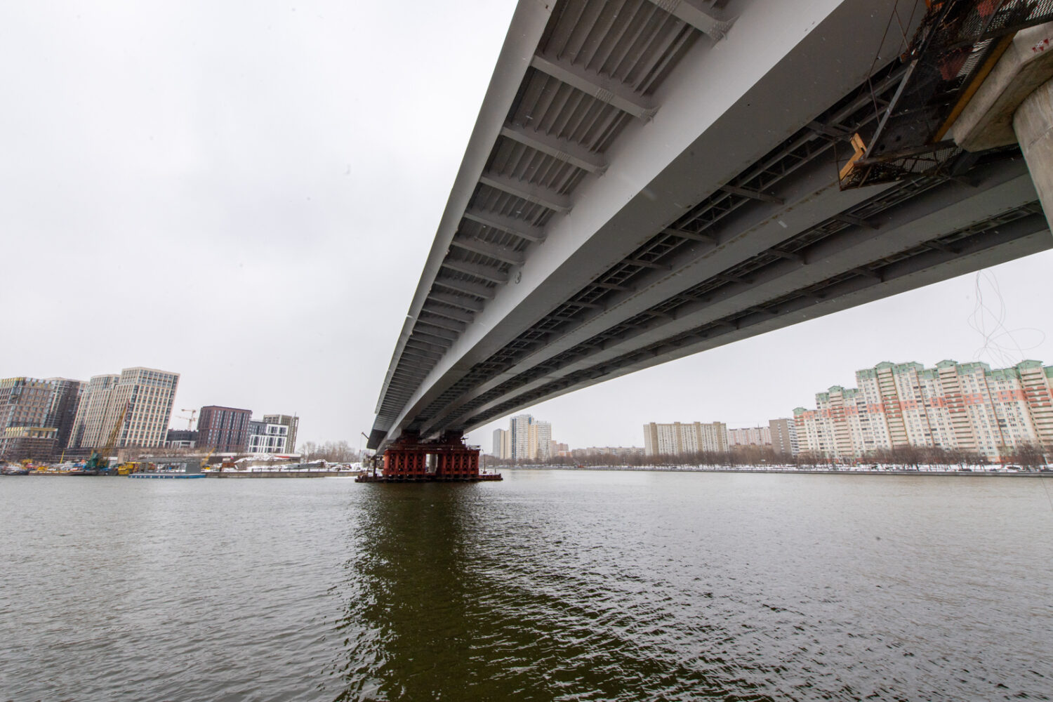 Мост через затон Новинки на юге Москвы откроют до конца года
