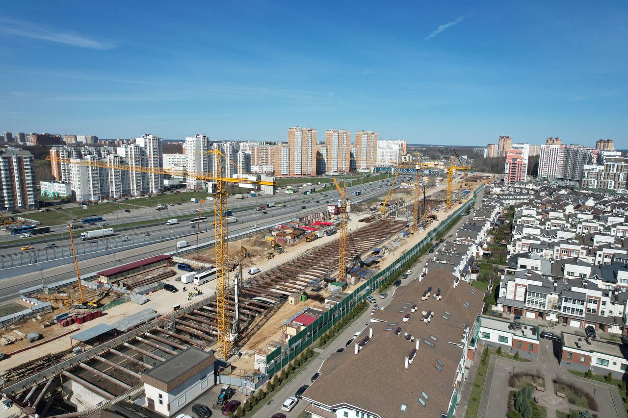 Собянин поручил завершить строительство участка метро до "Физтеха" осенью