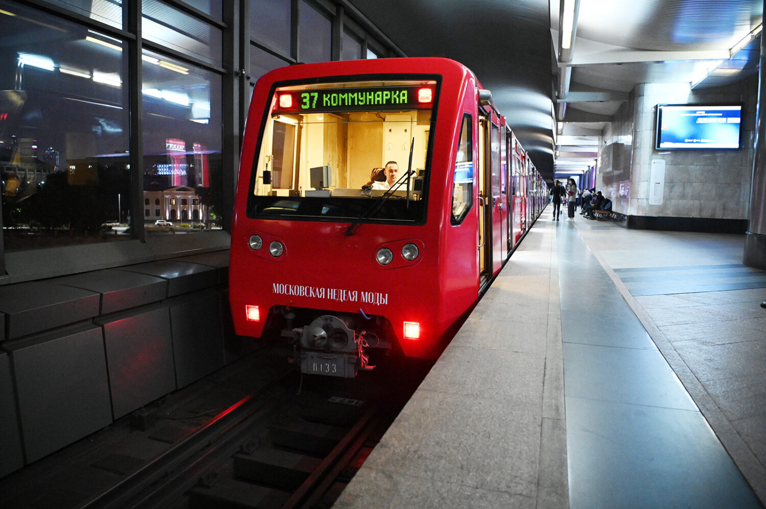 Поезд, посвященный моде и культуре стран БРИКС, запустили в метро