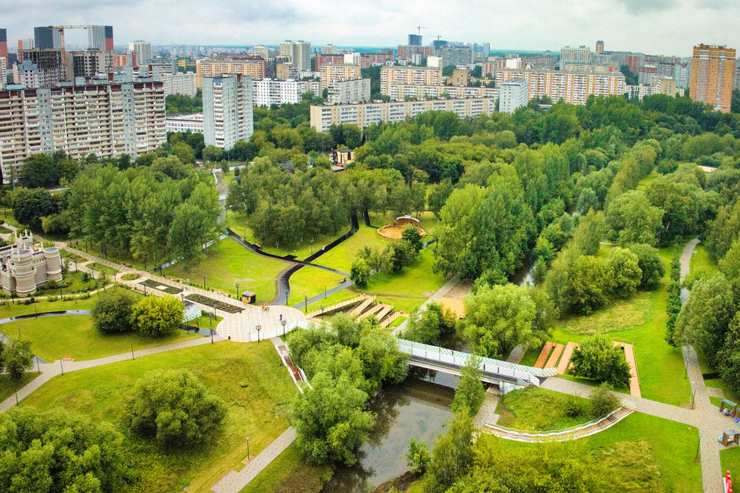 Благоустройство парка "Яуза" вдоль Сухонской улицы и Олонецкого проезда завершится в 2023 году