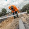 Более 60 км тротуаров построят вдоль дорог Подмосковья в 2024 году