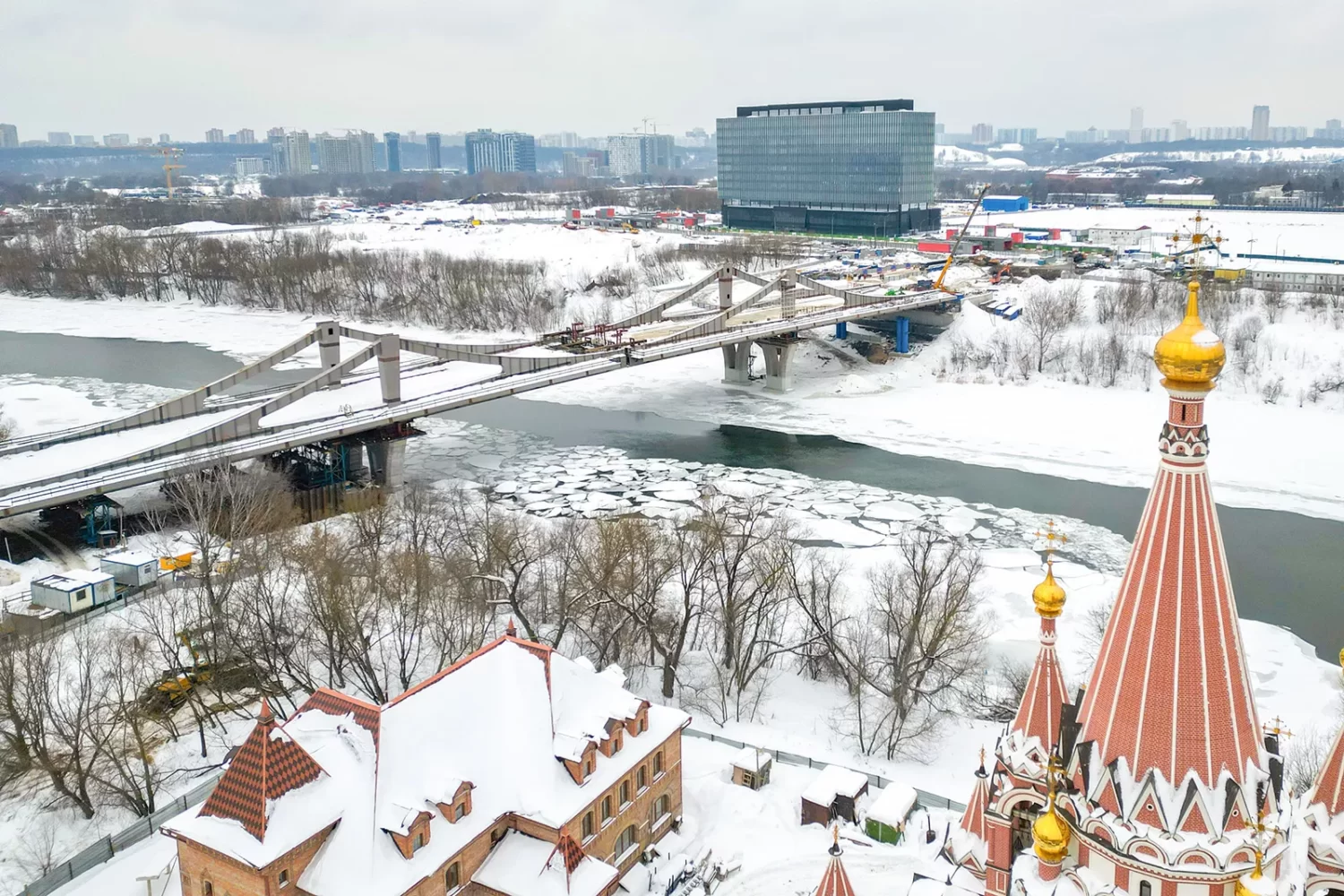 Мост между Филевской и Мнёвниковской поймами построят в конце года